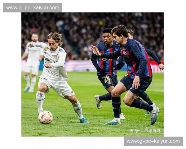 国王杯决战前瞻:赫塔菲挑战巴萨,蓝紫军团能否捍卫荣耀?